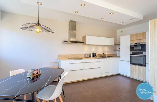 Annecy-le-Vieux Apartment | Le Sainte Anne- Appartement Avec Vue Lac