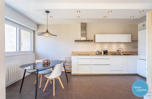 Annecy-le-Vieux Apartment | Le Sainte Anne- appartement avec vue Lac.
