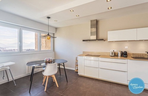 Annecy-le-Vieux Apartment | Le Sainte Anne- appartement avec vue Lac.