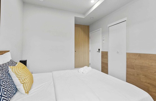 Quartier des Spectacles Hotel | Le Sand & Stone Hôtel-Quartier des Spectacles