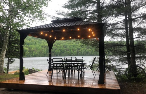 Mauricie Ski Chalet | Le Shack 144 Magnifique Chalet Rustique, Bord de Leau, Avec spa , Lacboucher