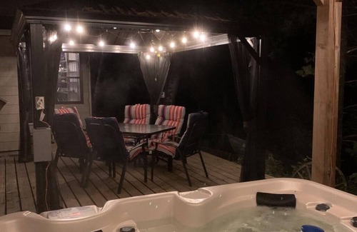 Mauricie Ski Chalet | Le Shack 144 Magnifique Chalet Rustique, Bord de Leau, Avec spa , Lacboucher