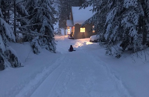 Mauricie Ski Chalet | Le Shack 144 Magnifique Chalet Rustique, Bord de Leau, Avec spa , Lacboucher