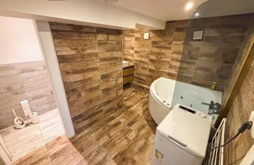 Cronenbourg Est Apartment | Le Souplex - Baignoire Balnéo & Cosy - Accès Tram Proche - Commerces à proximité