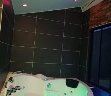 Margnolles - Rhone Apartment | Le spa des canut