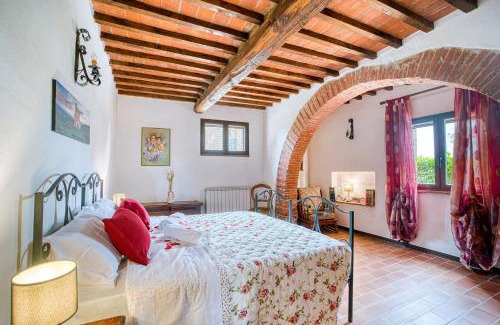 Castiglione del Lago Apartment | Le Spighe - Charming Apt with Communal Pool