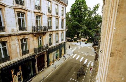 Besancon Old Town Apartment | Le St Amour Élégant 2 chambres *Wifi/Super Centre*
