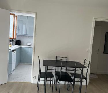 Adamville Apartment | Le Studio Calme et Moderne