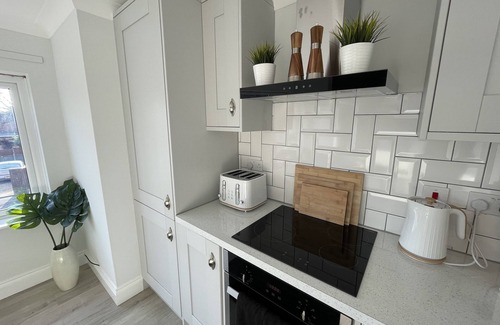 Netley Apartment | Le Swanmore contemporary two bedroom apartment