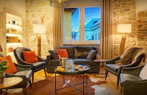 Annecy Old Town Ski Chalet | Le SwansDoors - OVO Network