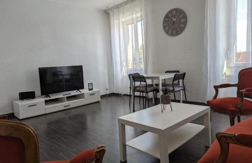 Mulhouse Apartment | Le Thannois - appartement 2 chambres, salon, cuisine équipée, parking et wifi gratuit
