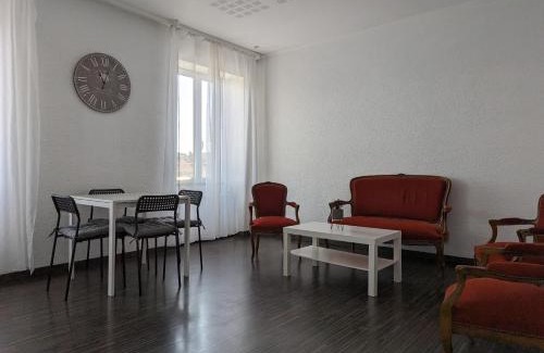 Mulhouse Apartment | Le Thannois - appartement 2 chambres, salon, cuisine équipée, parking et wifi gratuit