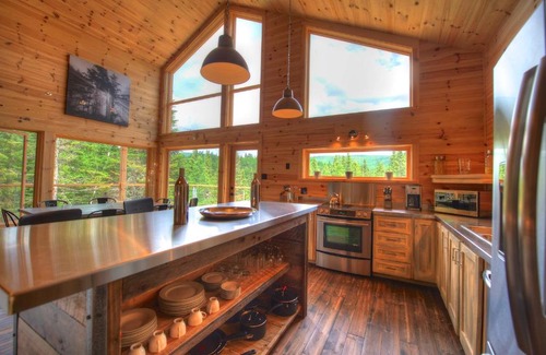 La Malbaie Ski Chalet | Le Val d'Isère - Les Chalets Spa Canada