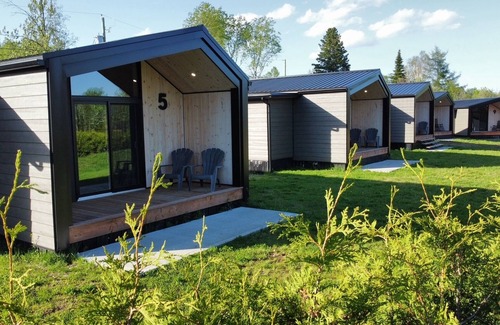 Saint Ferreol les Neiges Ski Chalet | Le Versant Mont-Sainte-Anne