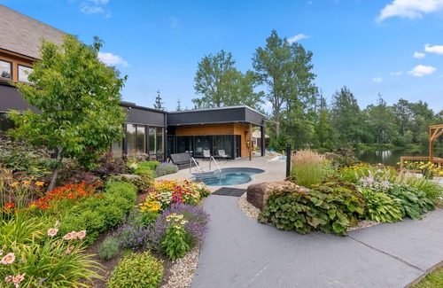 Saint Ferreol les Neiges Ski Chalet | Le Versant Mont-Sainte-Anne
