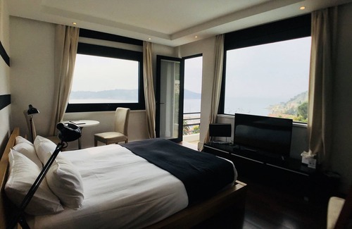 Villefranche-sur-Mer Hotel | Le Versailles
