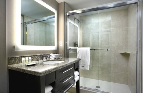 International District Hotel | Le Westin Montréal