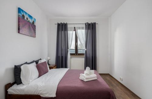 Bronowice Apartment | Lea Cosy Apartment by BookingHost