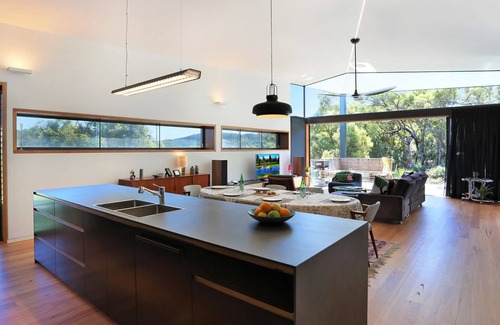 Sunshine Beach House | Leaf House - Walk to Beach & Sunshine Beach Village