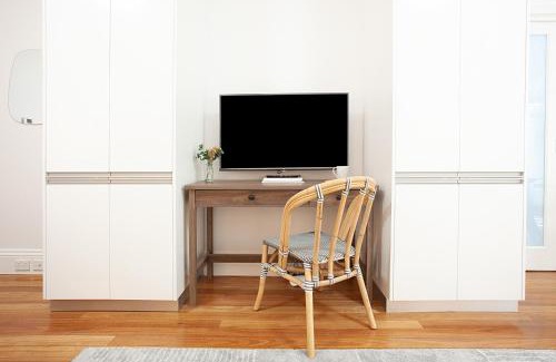 Lewisham Apartment | Leafy and Tranquil Inner West Studio Apartment