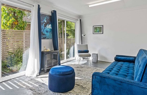 Wyoming House | Leafy Family Oasis - Wyoming, NSW