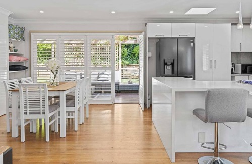 Wyoming House | Leafy Family Oasis - Wyoming, NSW