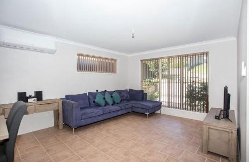 Ulladulla House | Leafy Retreat - spacious holiday home near harbour