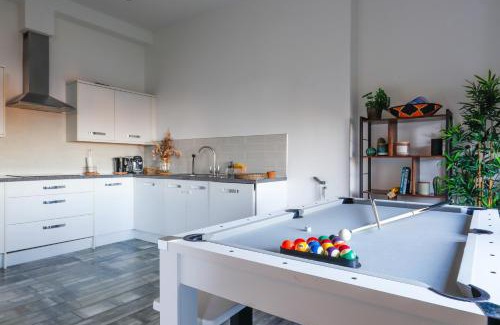 Barry Apartment | Leah Suite by Koya Homes - 2 Bed, 2 Bath, Pool Table, Sea View, Free Parking