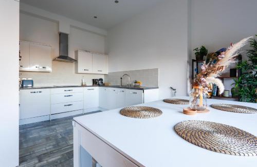 Barry Apartment | Leah Suite by Koya Homes - 2 Bed, 2 Bath, Pool Table, Sea View, Free Parking