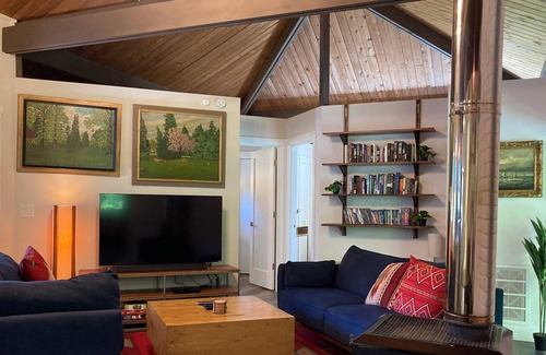Kingston House | Leaning Spruce Cottage | House in Kingston