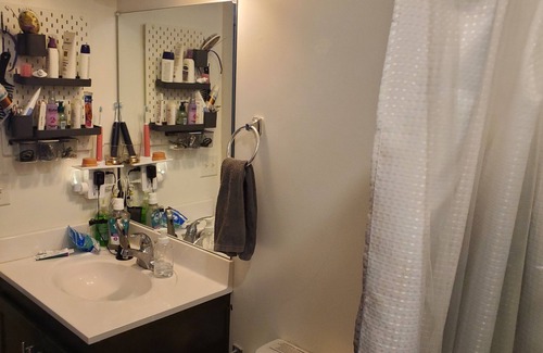 Clifton Heights Apartment | Lease Takeover in Private Room in 2B/2B Apt in Cincinnati, OH