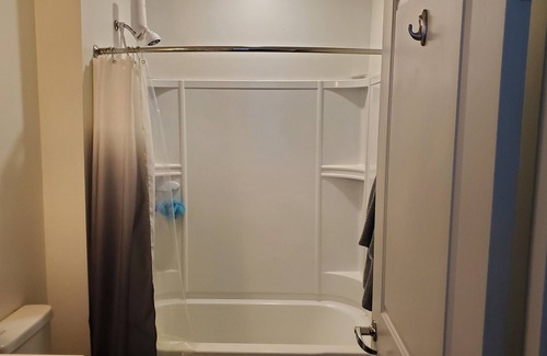 Clifton Heights Apartment | Lease Takeover in Private Room in 2B/2B Apt in Cincinnati, OH