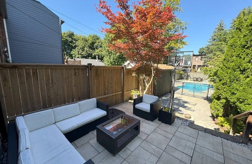 East York House | Leaside Rental w/Backyard& Pool, 3-bedroom house in fantastic Toronto