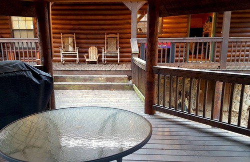 Broken Bow Cabin | Leave It Behind 3 Bedroom Cabin by RedAwning