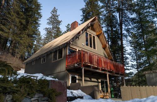 Leavenworth House | Leavenworth Mountain View Cabin w/Space to Hike