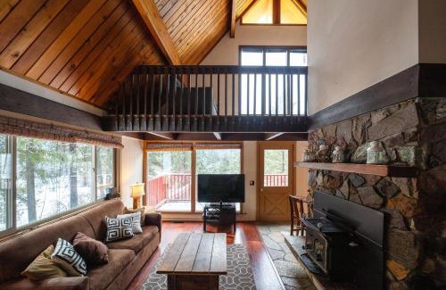 Leavenworth House | Leavenworth Mountain View Cabin w/Space to Hike