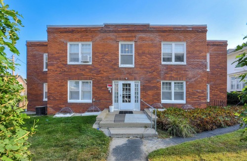 Downtown Omaha Apartment | Leavenworth Park Apt 2-Close to UNMC Blackstone