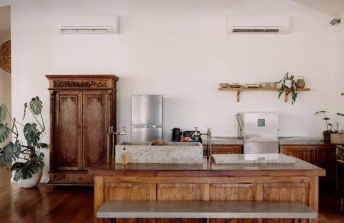 Lovedale Villa | Leaves & Fishes - Private group escape in the Hunter Valley