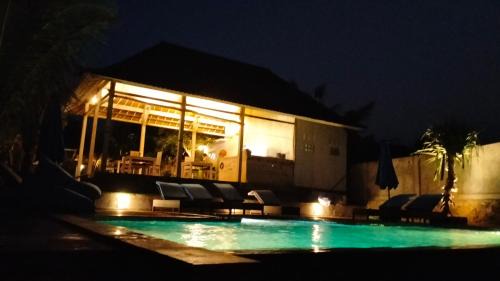 Mushroom Bay Cabin | Lebaoh Nusa Cottage