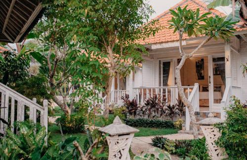 Mushroom Bay Cabin | Lebaoh Nusa Cottage