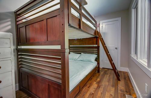 Pittman Center Ski Chalet | Leconte Mountain Lodge, Breathtaking Views, Hot 685, FREE tickets each paid day!