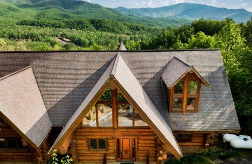 Pittman Center Ski Chalet | LeConte View - Lodge -Theater- September Deals-Views-GameRm-FirePit-HotTub