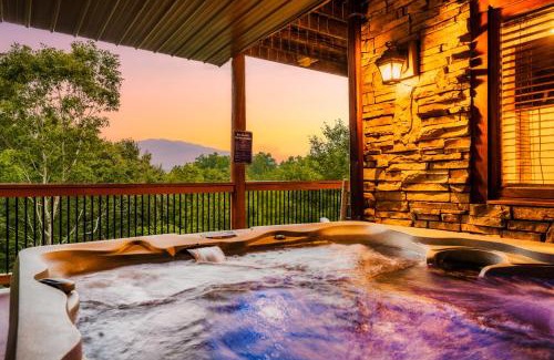 Pittman Center Ski Chalet | LeConte View - Lodge -Theater- September Deals-Views-GameRm-FirePit-HotTub