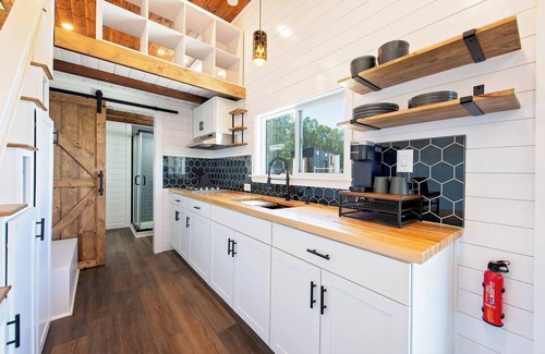 Lupton City House | Leda at Mountain's Ledge