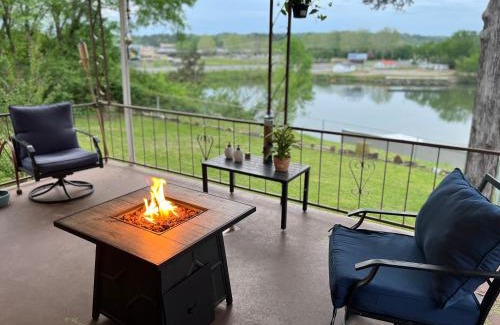 Mid America House | Ledgerock lake house! Boat included march-October,outside bar, Pool table,family fun center