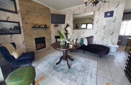 Emalahleni Bed & Breakfast | Ledumo Guest lodge