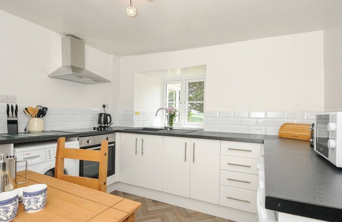 Bude Cottage | LEE BARTON FARMHOUSE, family friendly, with open fire in Bude