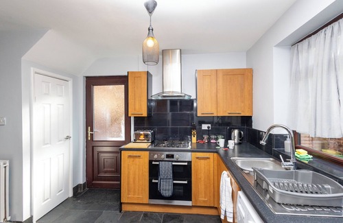 Middleton House | Leeds 3 Bed 1 Bath With Parking