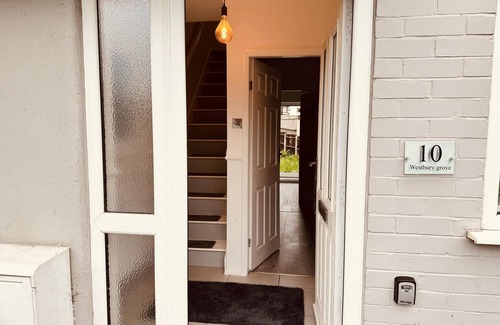 Leeds House | Leeds - 3 Bedrooms - 1Bathroom - Parking - WiFi