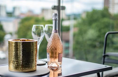 Leeds Apartment | Leeds City Centre 2BR Apartment - Luxury Stay with Private Terrace